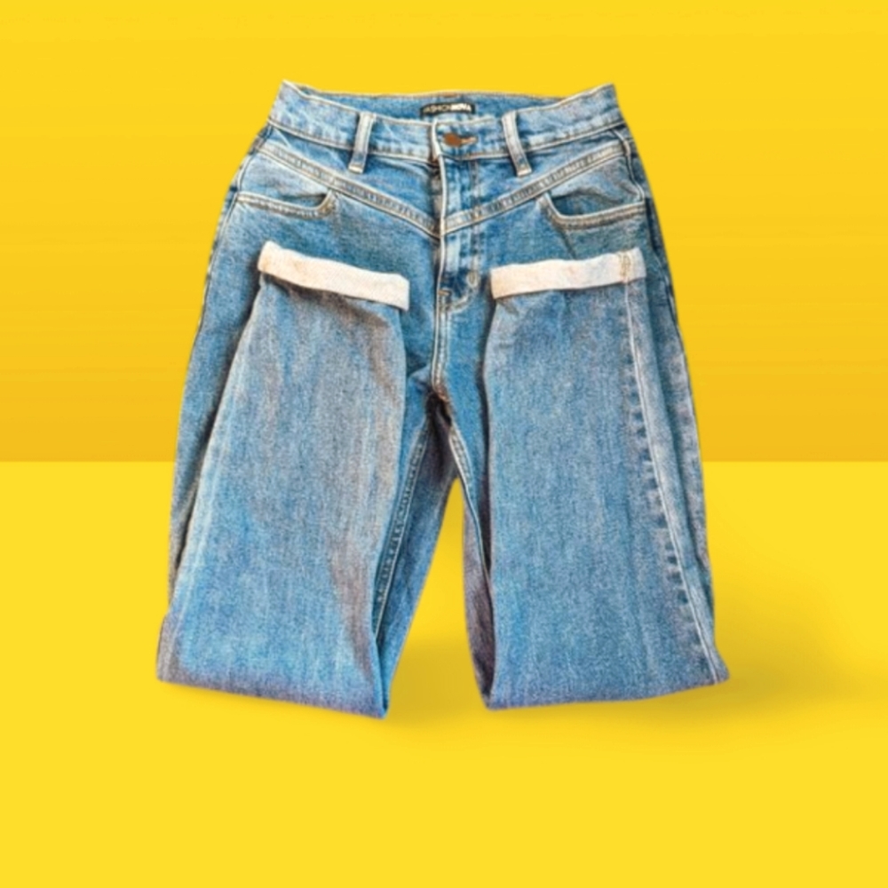 Fashion Nova High Rise Mom Jeans (size 3)